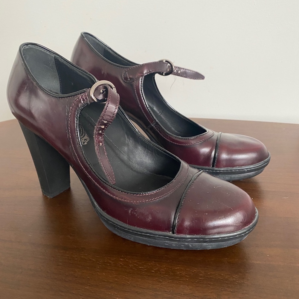 Tod’s patent leather maroon block heels